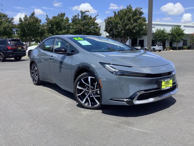 Used 2026 Toyota Prius Plug-In Hybrid FWD image 2