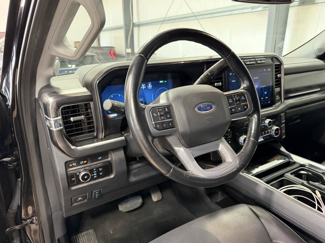 Used 2023 Ford F350 Lariat w/ Lariat Ultimate Package AWD/4WD image 15