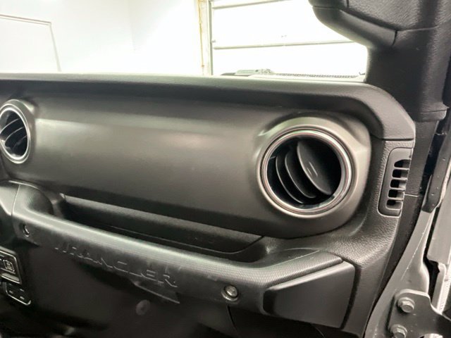 Used 2022 Jeep Wrangler Unlimited Rubicon 4xe w/ Cold Weather Group AWD/4WD image 11
