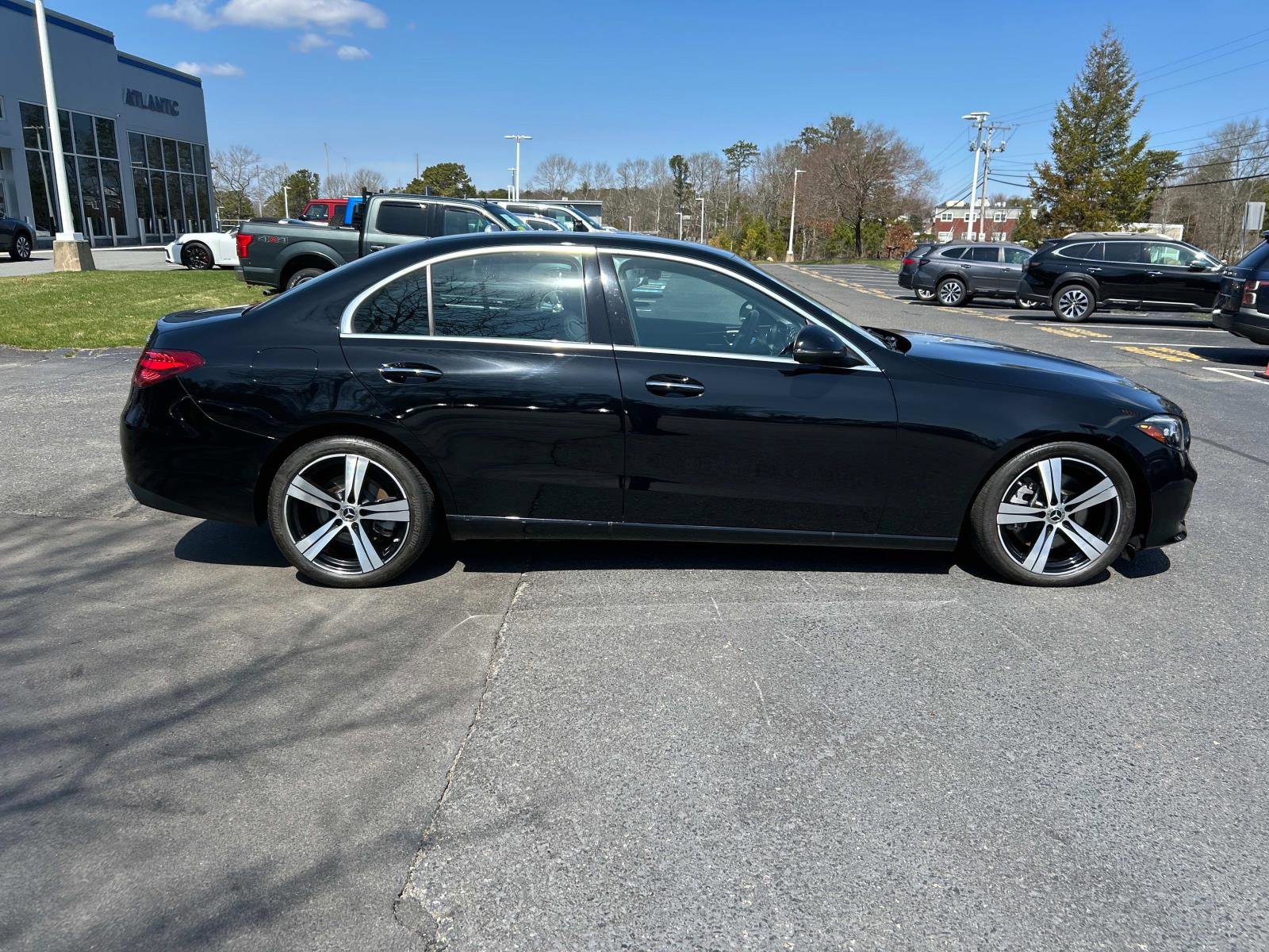 Used 2022 Mercedes-Benz C 300 4MATIC Sedan image 2