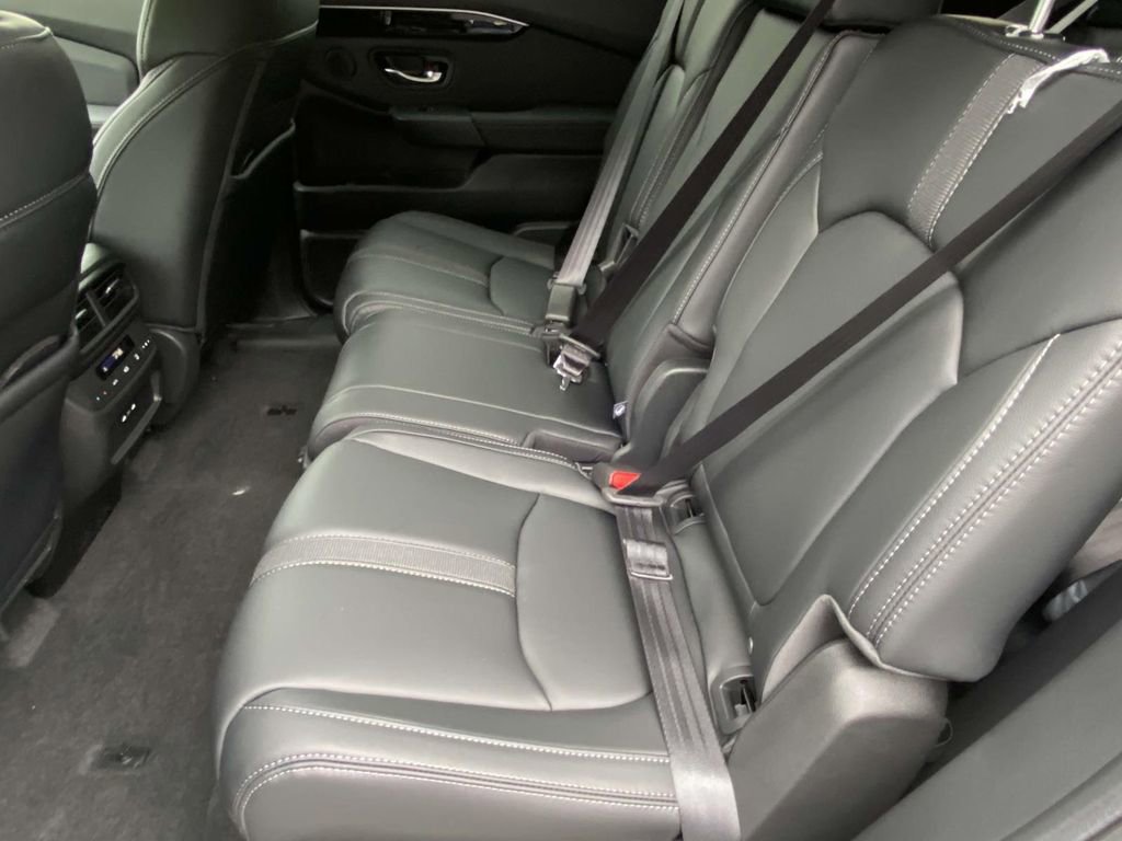 New 2025 Honda Pilot EX-L image 9