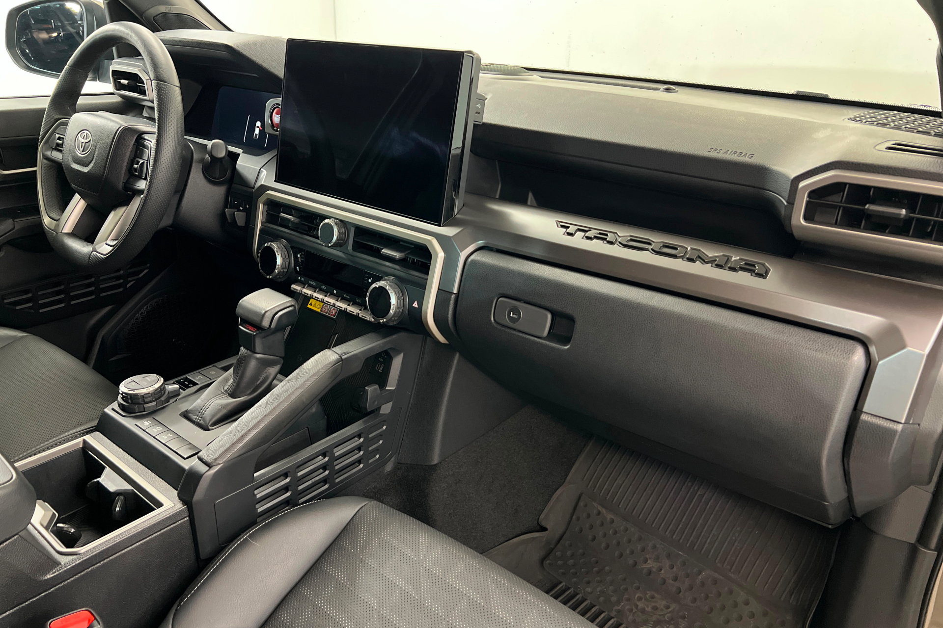 Used 2024 Toyota Tacoma TRD Off-Road AWD/4WD image 24