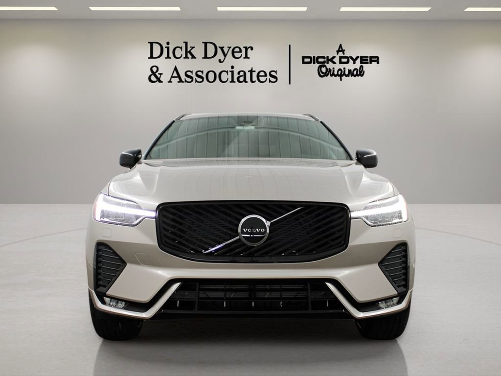 New 2026 Volvo XC60 B5 Core w/ Protection Package Premier image 8
