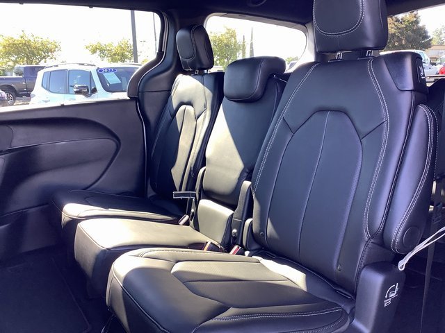New 2026 Chrysler Pacifica Select image 26