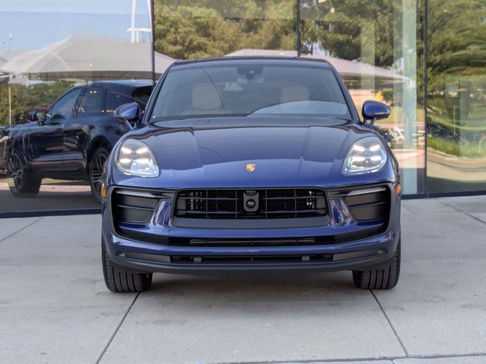 Certified 2025 Porsche Macan image 6