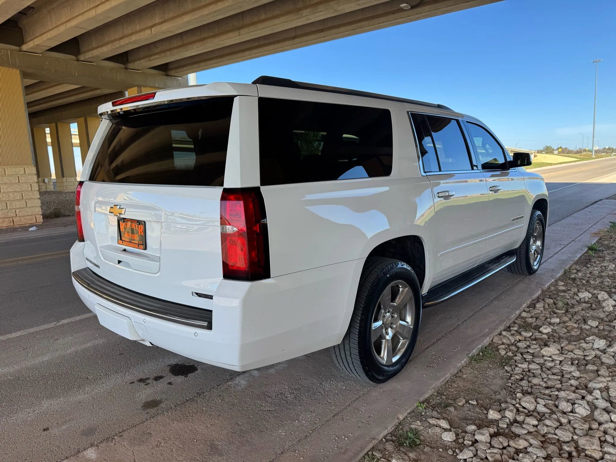 Used 2018 Chevrolet Suburban Premier image 3