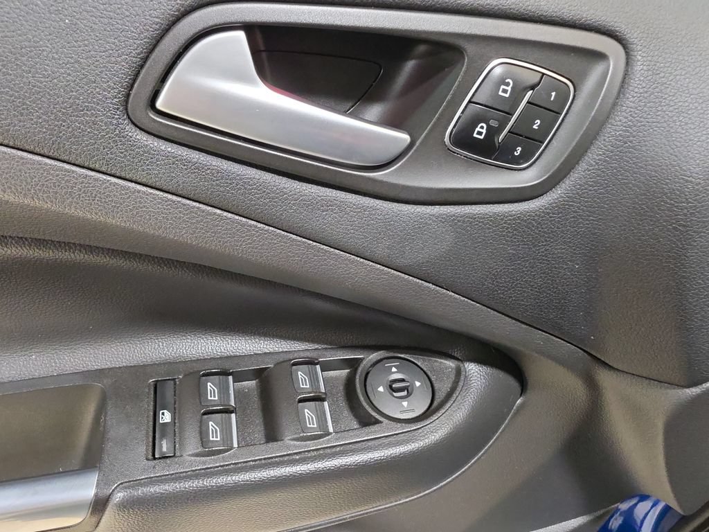 Used 2017 Ford Escape Titanium w/ Equipment Group 301A AWD/4WD image 13