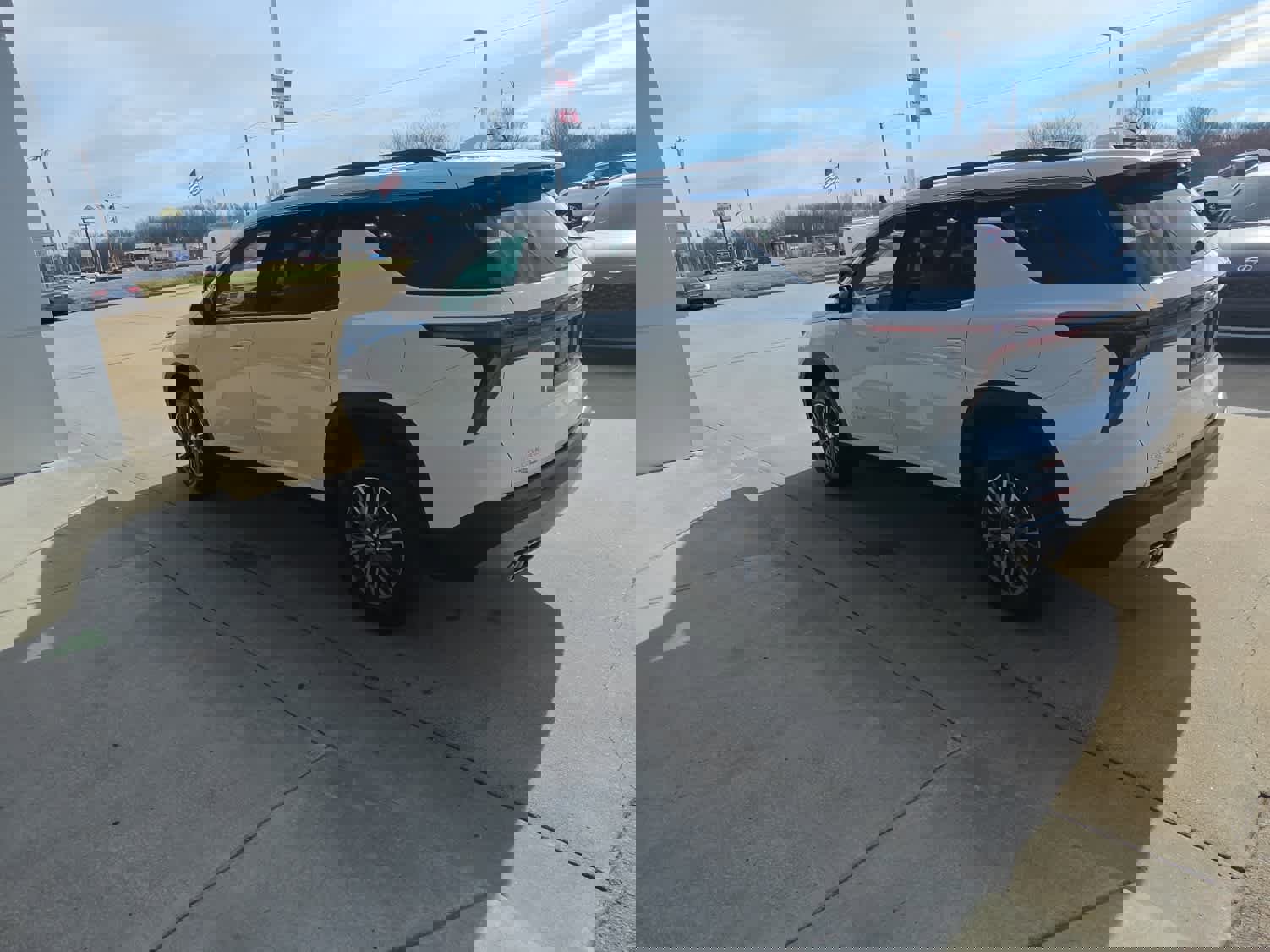 Used 2025 Chevrolet Traverse LT w/ Driver Confidence Package image 6