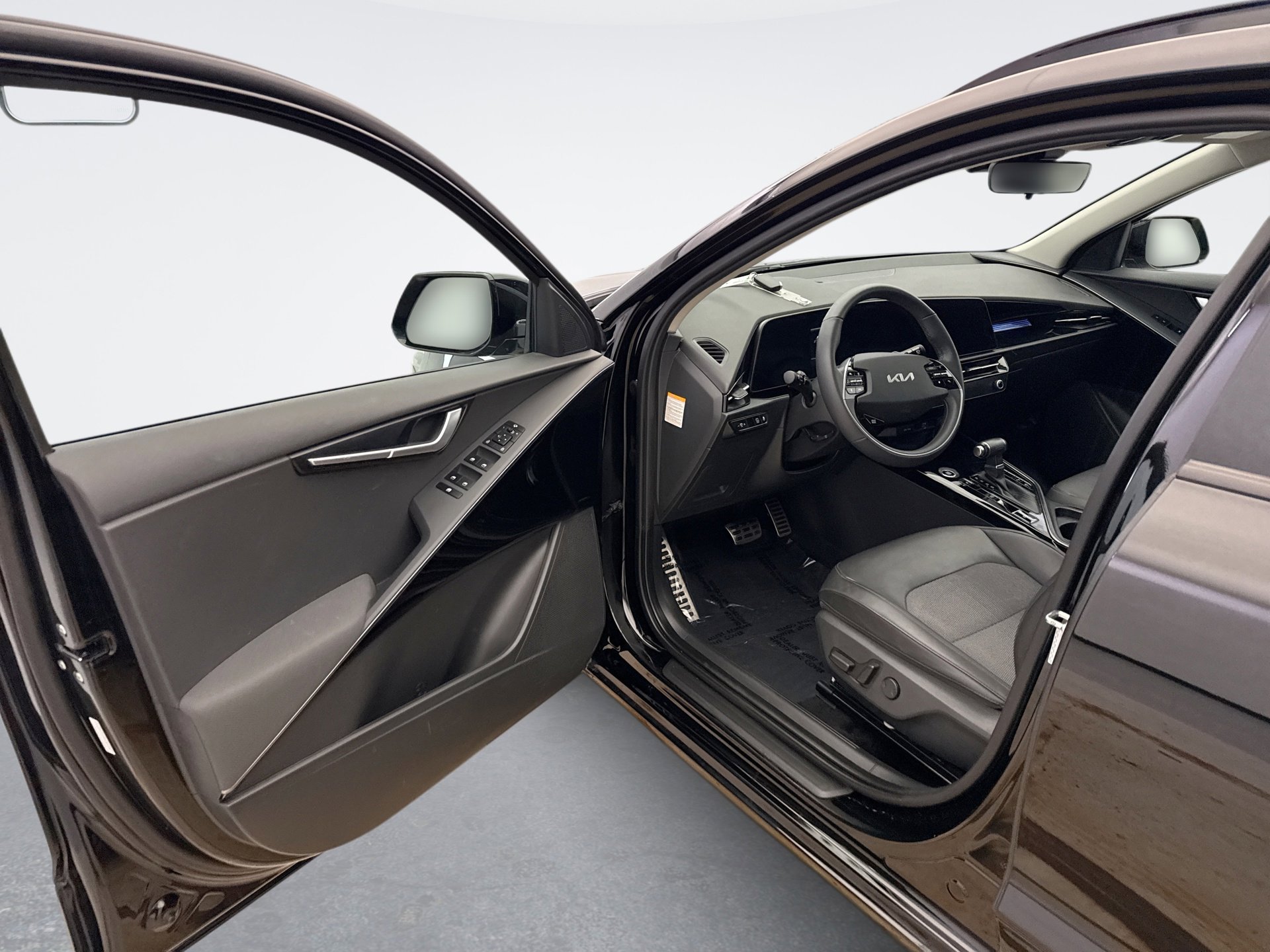 Used 2023 Kia Niro EX Touring FWD image 9