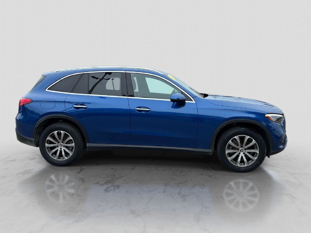 Used 2025 Mercedes-Benz GLC 300 4MATIC image 8