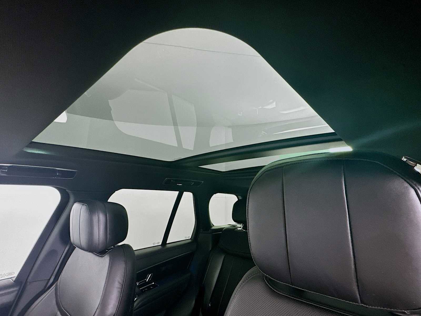 Certified 2023 Land Rover Range Rover SE image 24