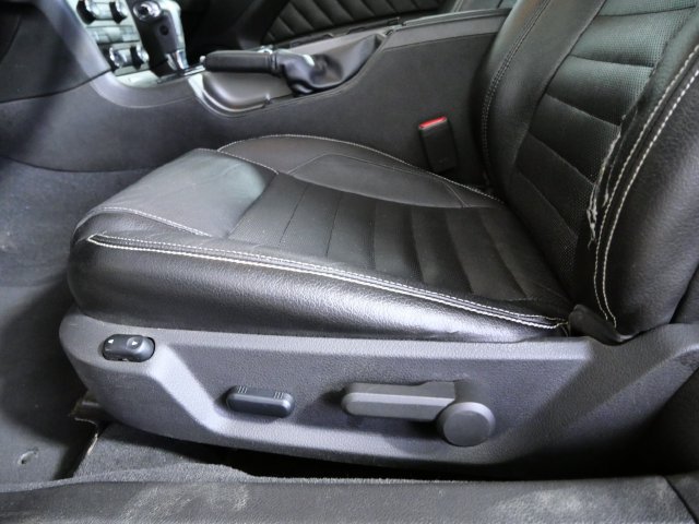 Used 2010 Ford Mustang Coupe RWD image 14
