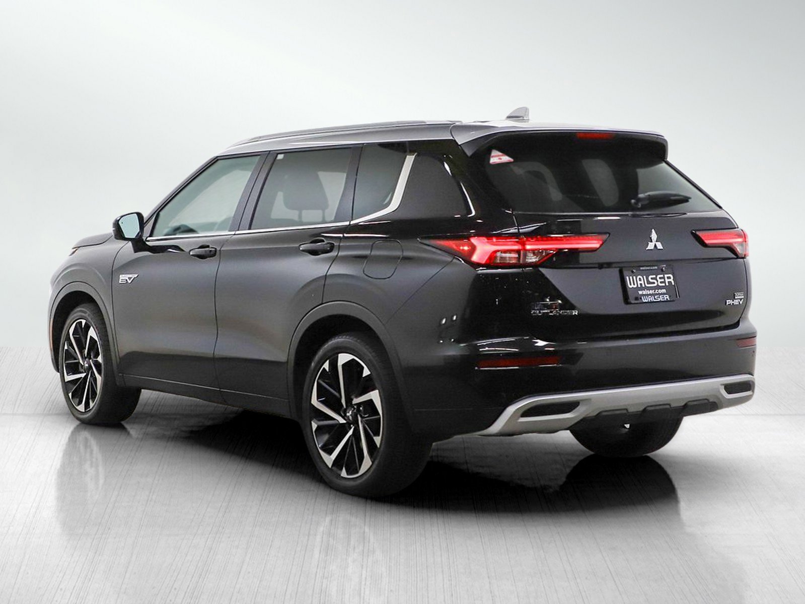 Used 2024 Mitsubishi Outlander SEL image 3