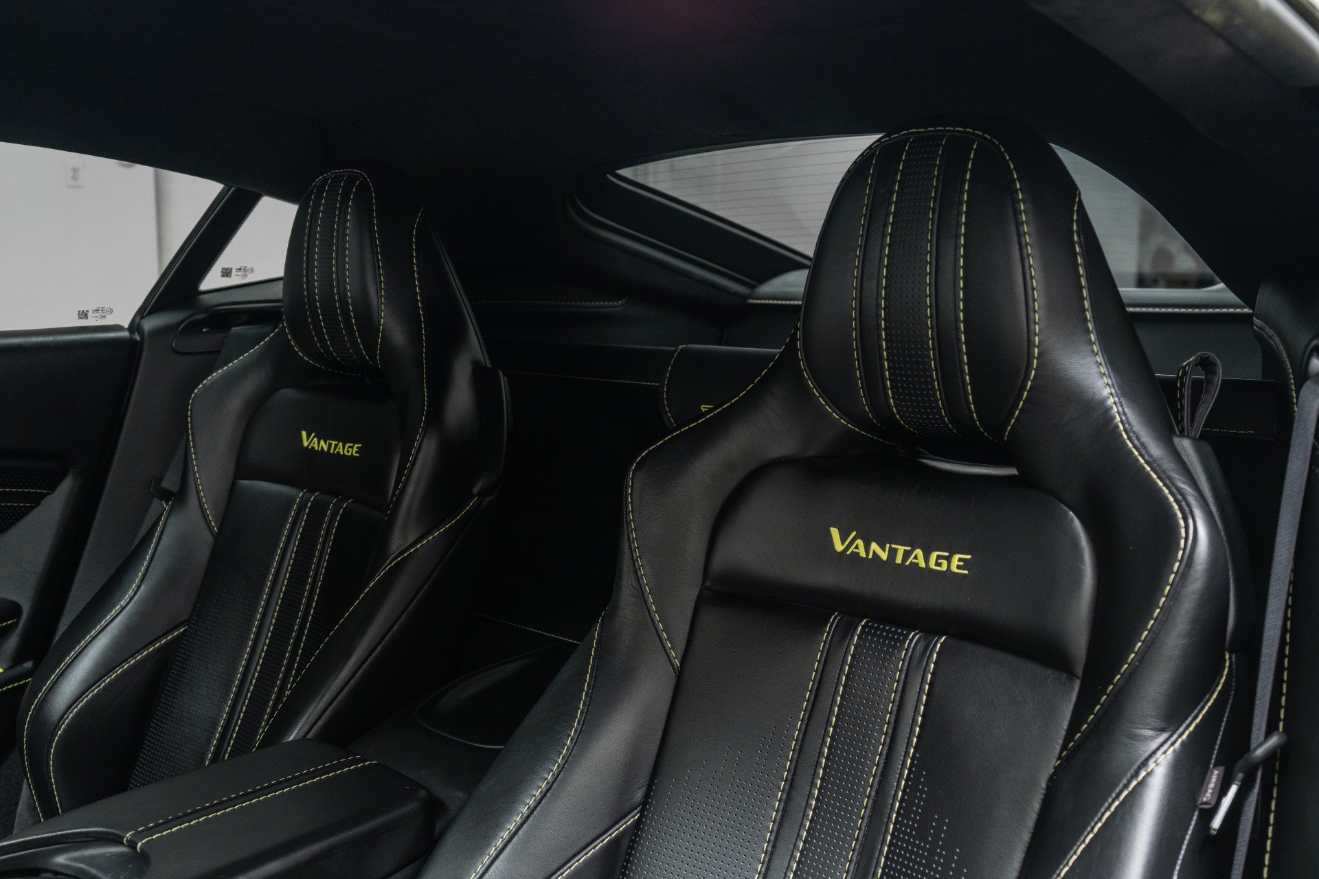 Used 2019 Aston Martin V8 Vantage Coupe RWD image 26