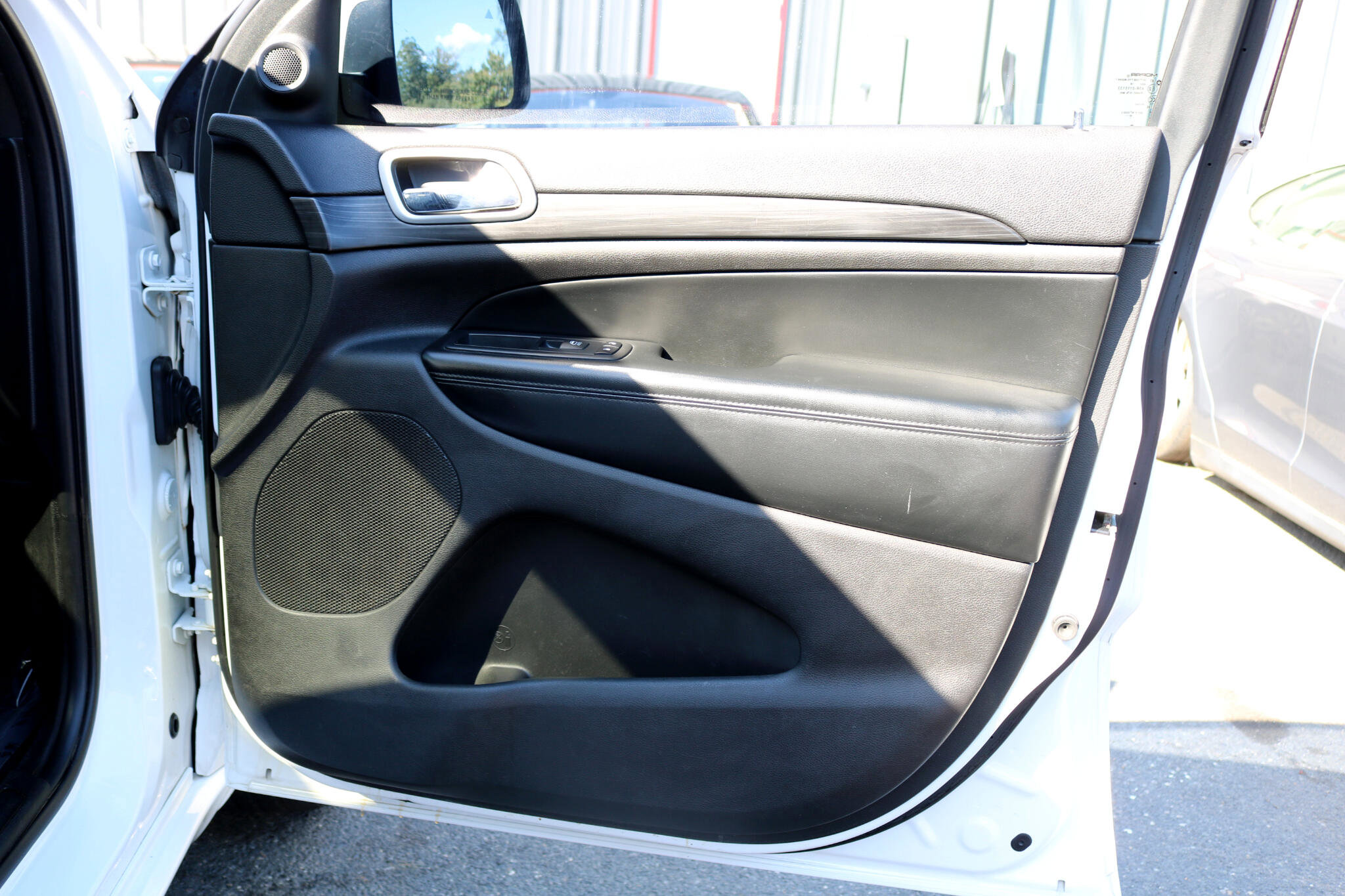 Used 2019 Jeep Grand Cherokee Altitude image 44