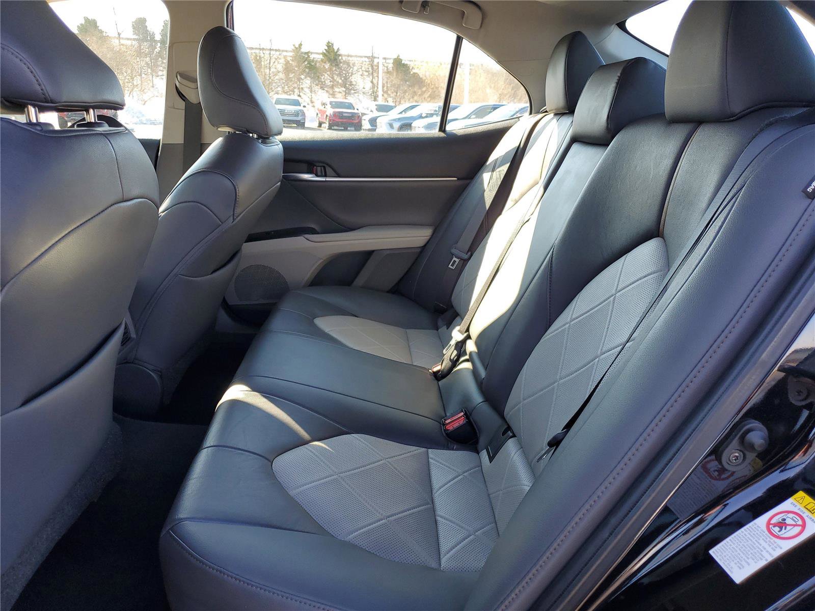 Used 2019 Toyota Camry XLE image 12