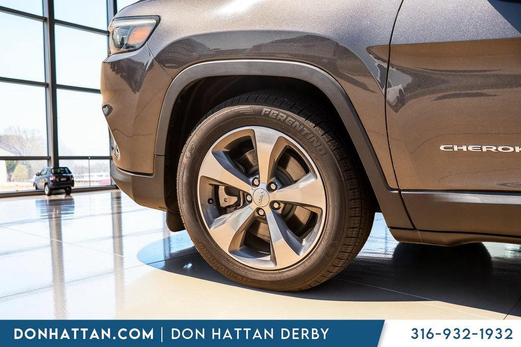 Used 2019 Jeep Cherokee Limited w/ Luxury Group FWD image 36