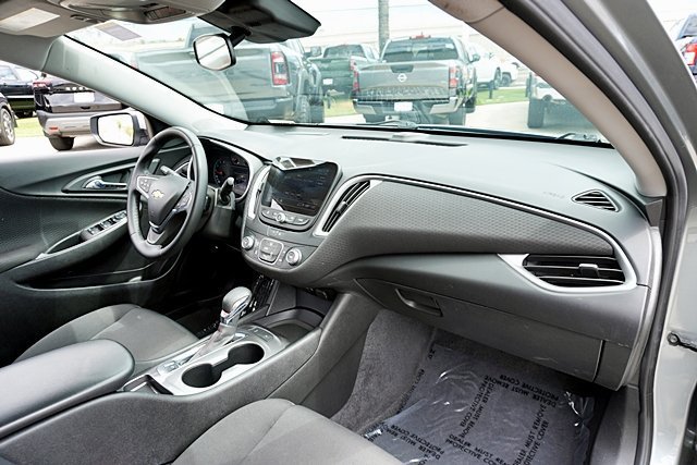 Used 2025 Chevrolet Malibu RS FWD image 17