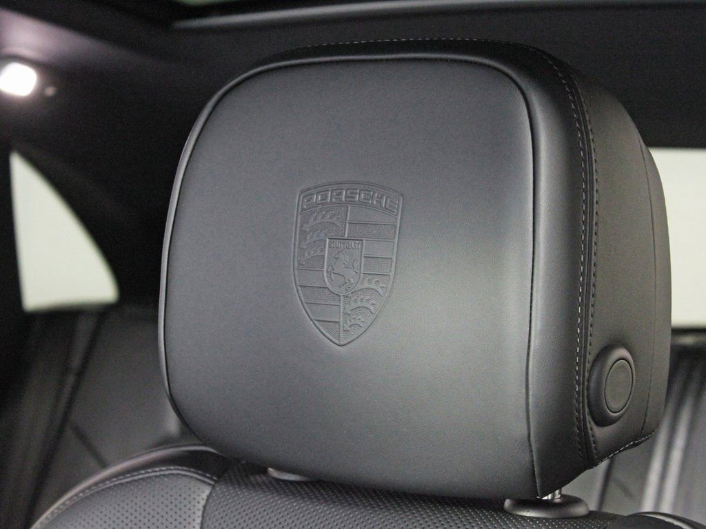 Certified 2025 Porsche Macan image 19