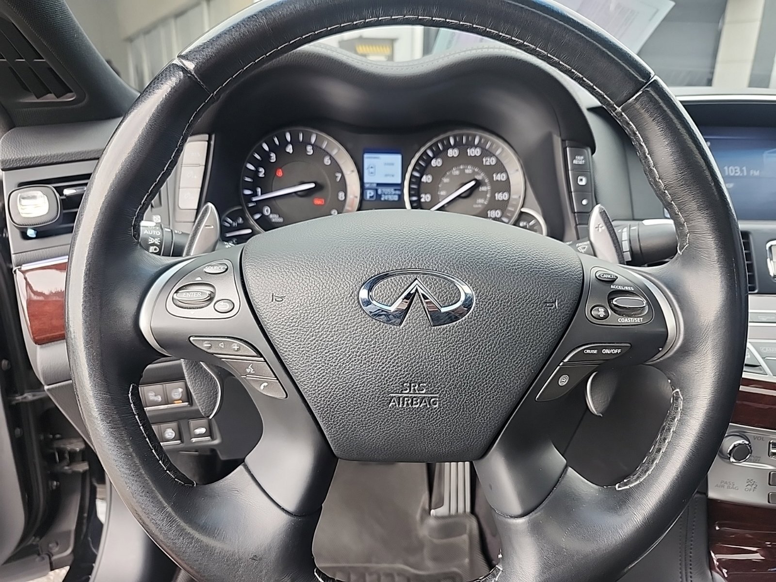 Used 2017 INFINITI Q70 3.7 w/ Technology Package AWD/4WD image 16