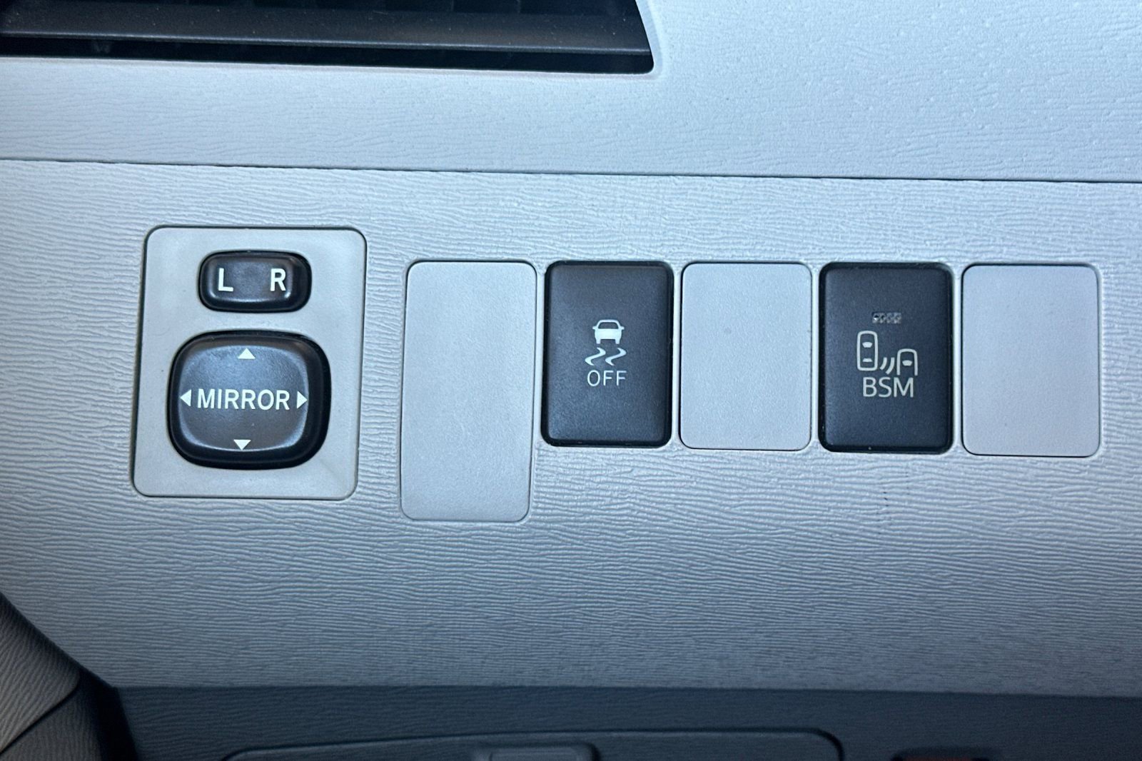 Used 2014 Toyota Sienna SE FWD image 30