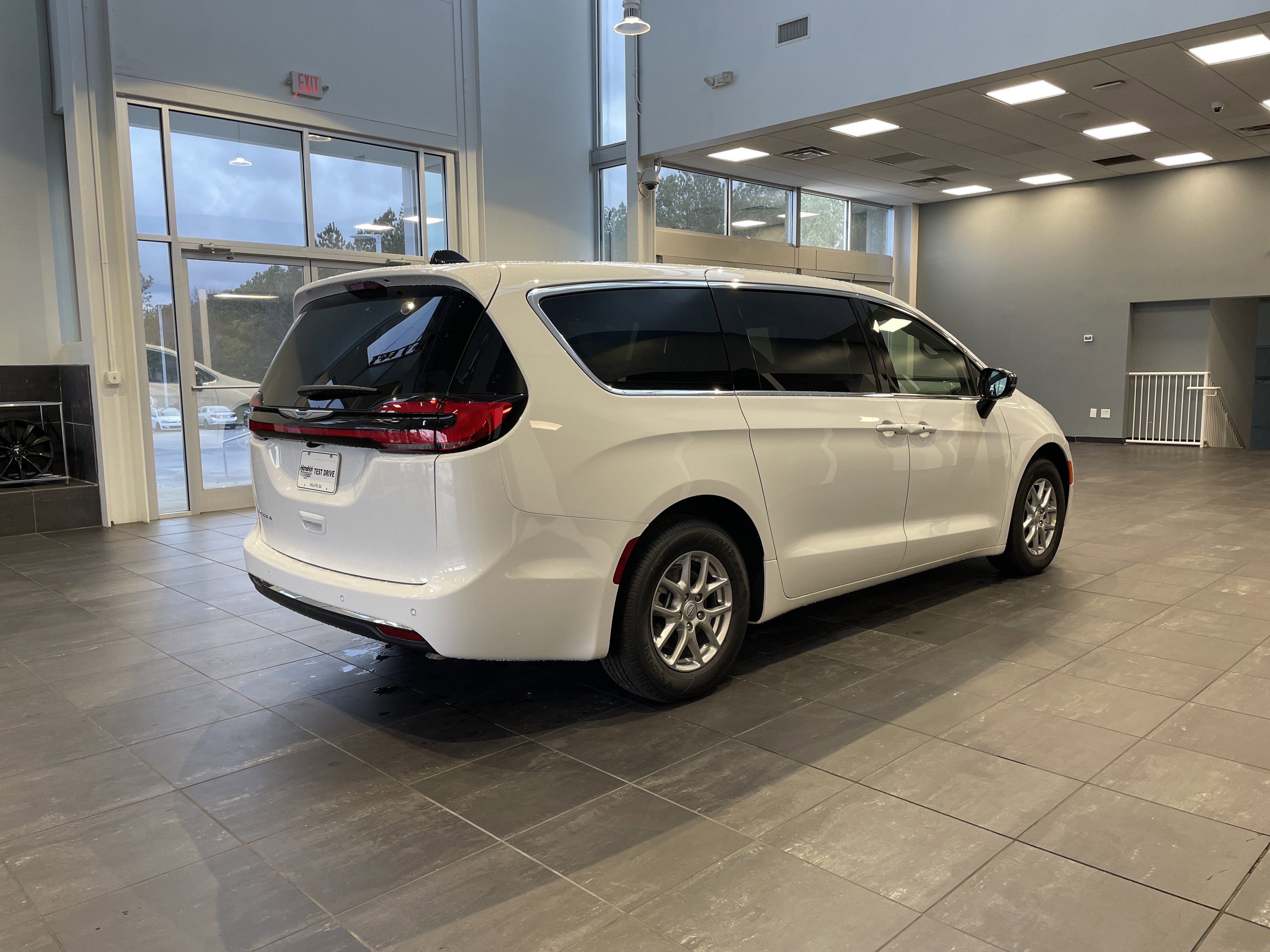 New 2026 Chrysler Pacifica Select image 10