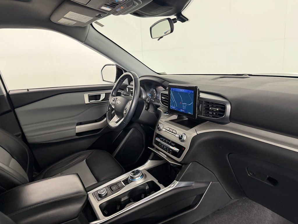 Used 2023 Ford Explorer XLT w/ Equipment Group 202A AWD/4WD image 29