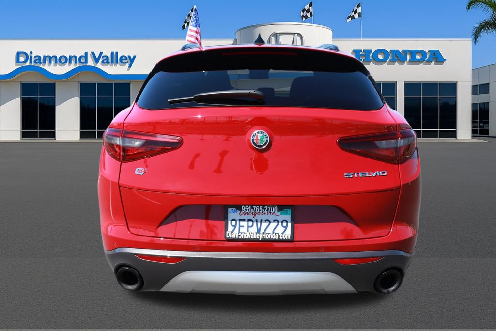 Used 2023 Alfa Romeo Stelvio Ti AWD/4WD image 5