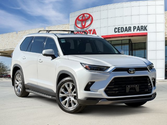 Used 2025 Toyota Grand Highlander FWD image 1