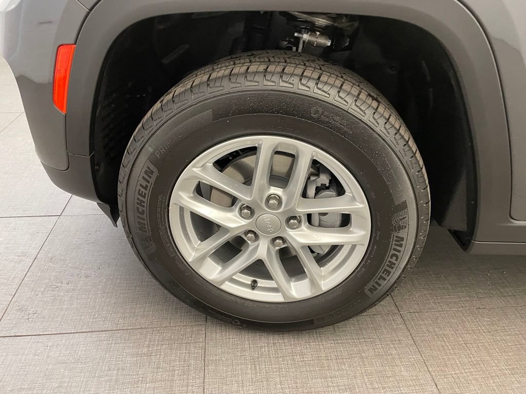 New 2026 Jeep Grand Cherokee Laredo X AWD/4WD image 8