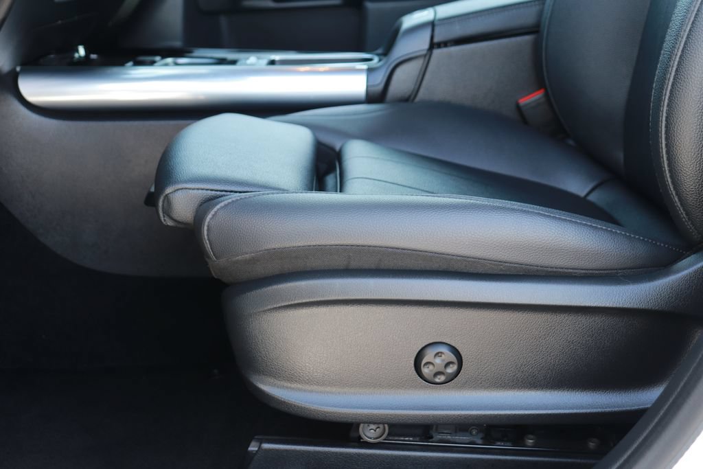 Used 2025 Mercedes-Benz GLA 250 image 11