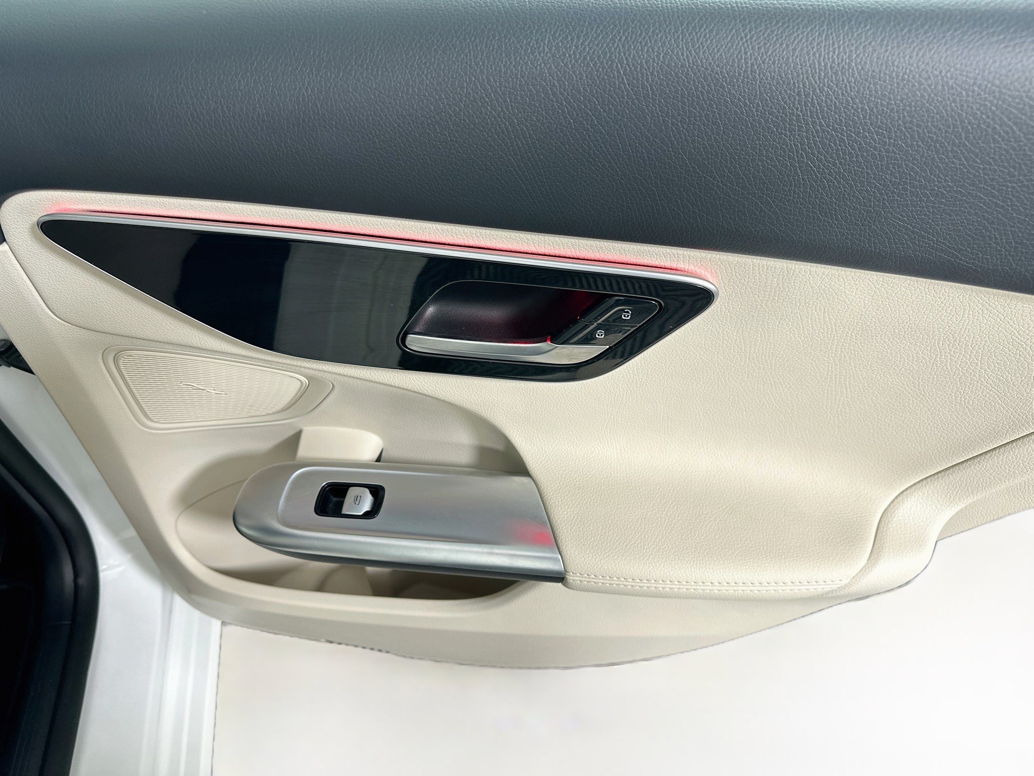 Used 2025 Mercedes-Benz C 300 Sedan image 30