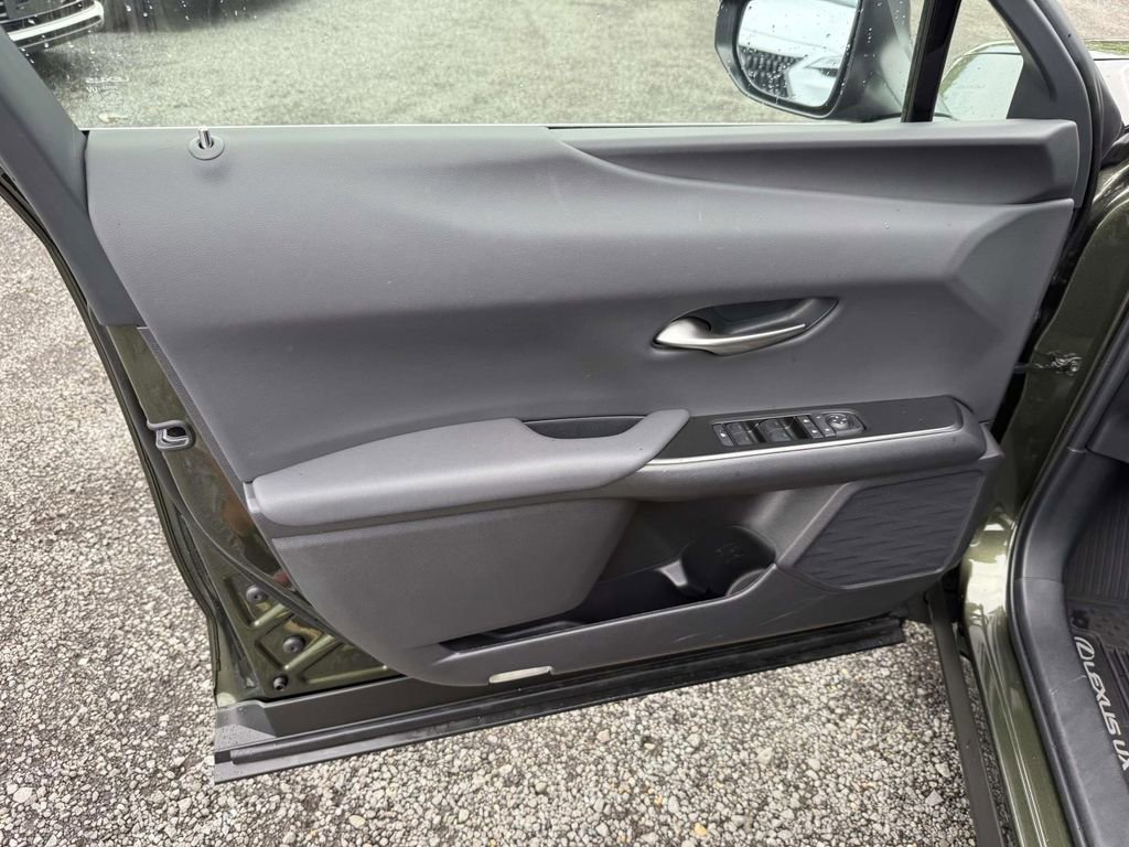 Used 2025 Lexus UX 300h AWD w/ Accessory Package (Z1) image 15