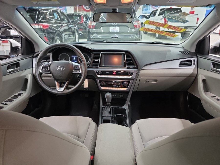 Used 2019 Hyundai Sonata SE w/ Cargo Package FWD image 10