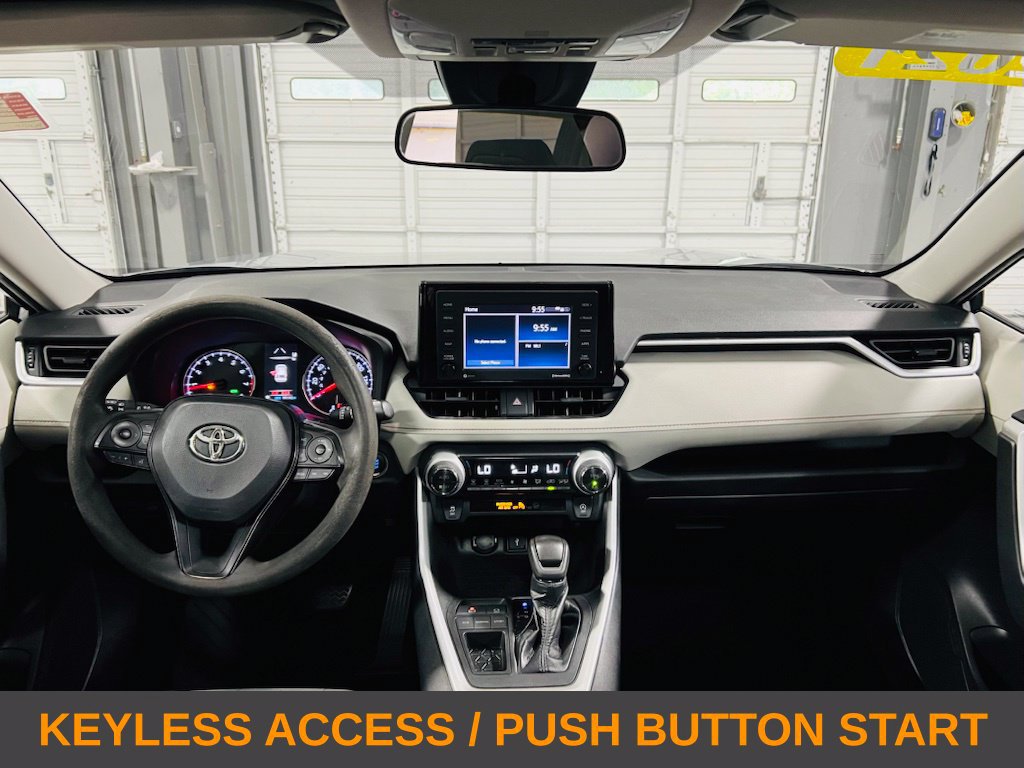 Used 2021 Toyota RAV4 XLE w/ Convenience Package FWD image 3