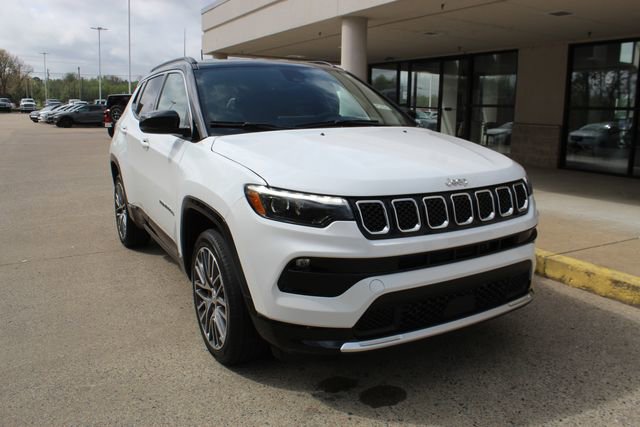 Used 2024 Jeep Compass Limited w/ Elite Group image 6