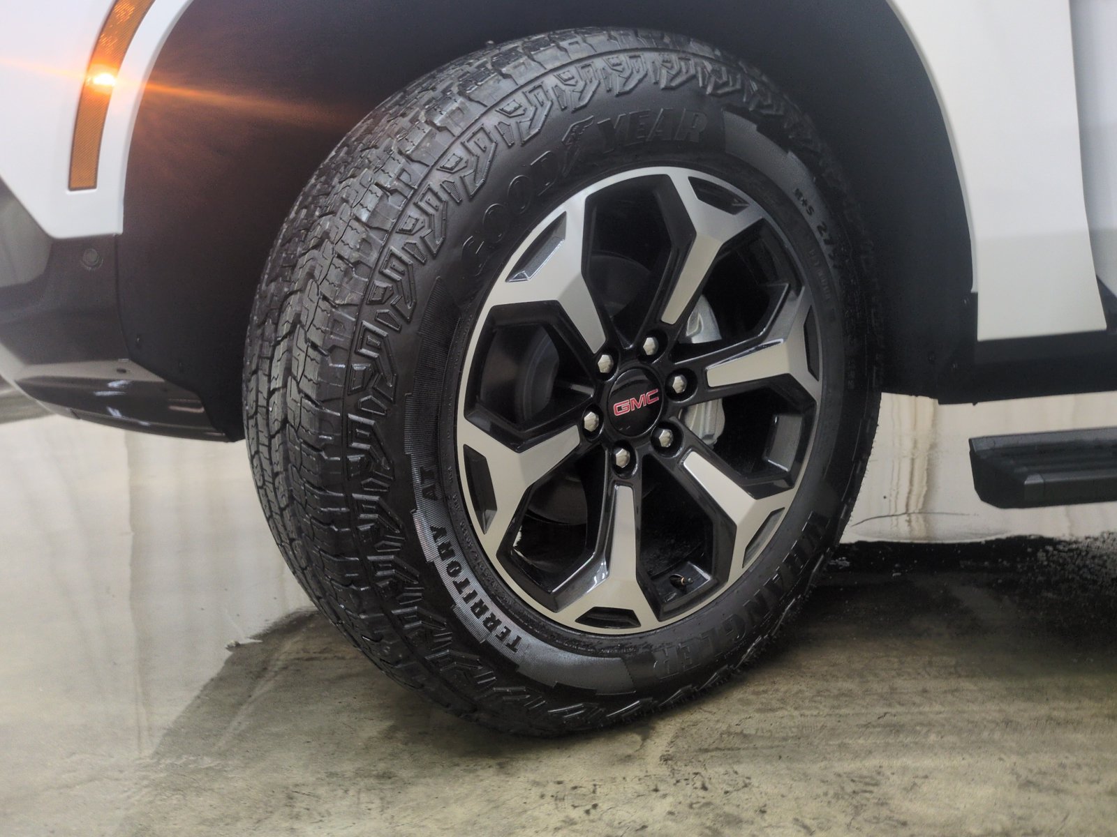 New 2026 GMC Yukon AT4 w/ AT4 Premium Package AWD/4WD image 27