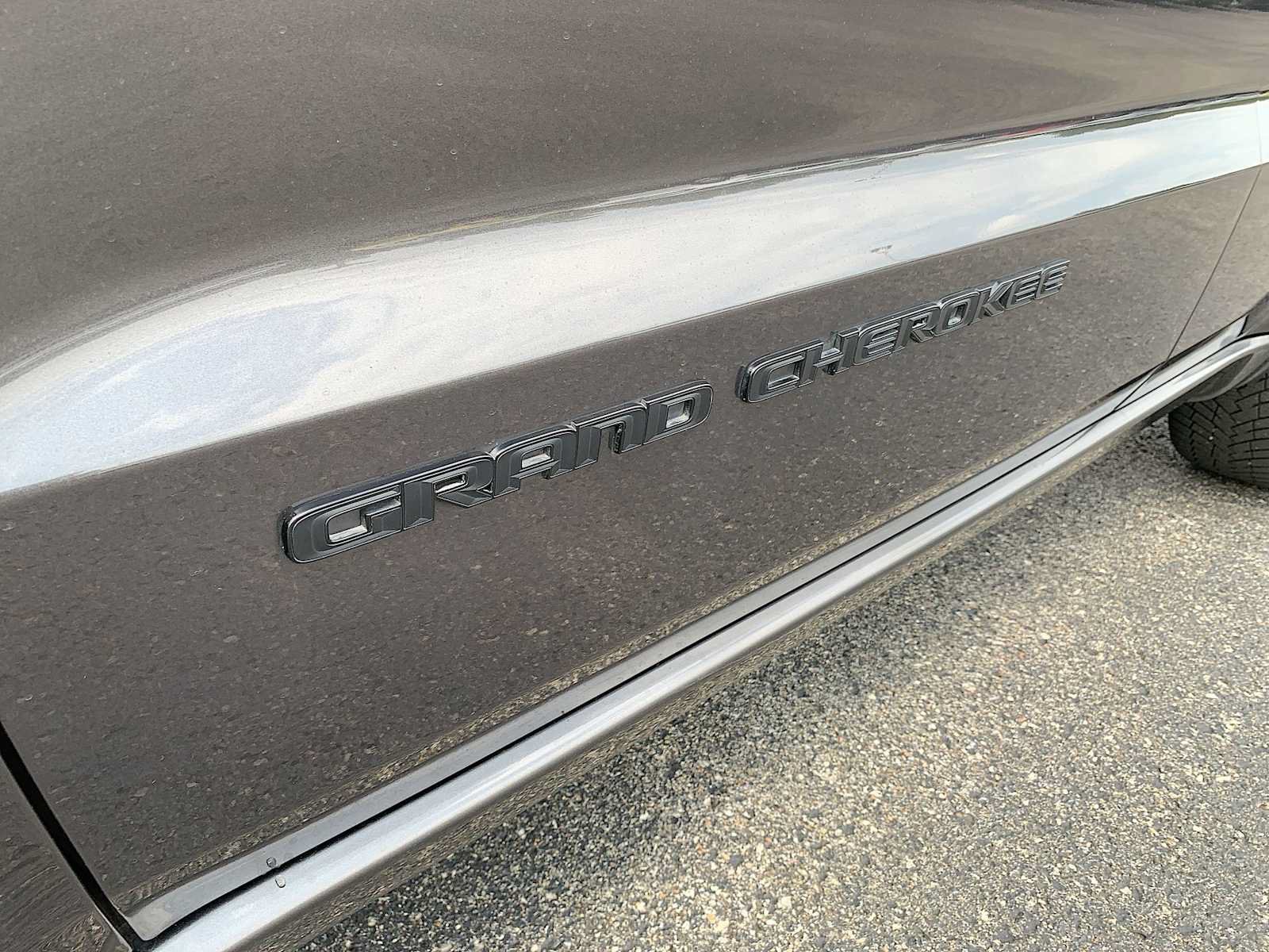 Used 2019 Jeep Grand Cherokee Altitude AWD/4WD image 31