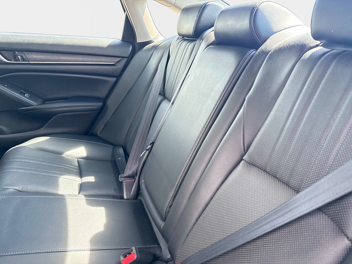 Used 2022 Honda Accord Touring image 9