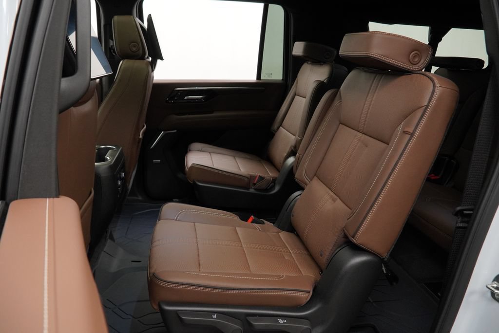 New 2026 Chevrolet Suburban High Country AWD/4WD image 13
