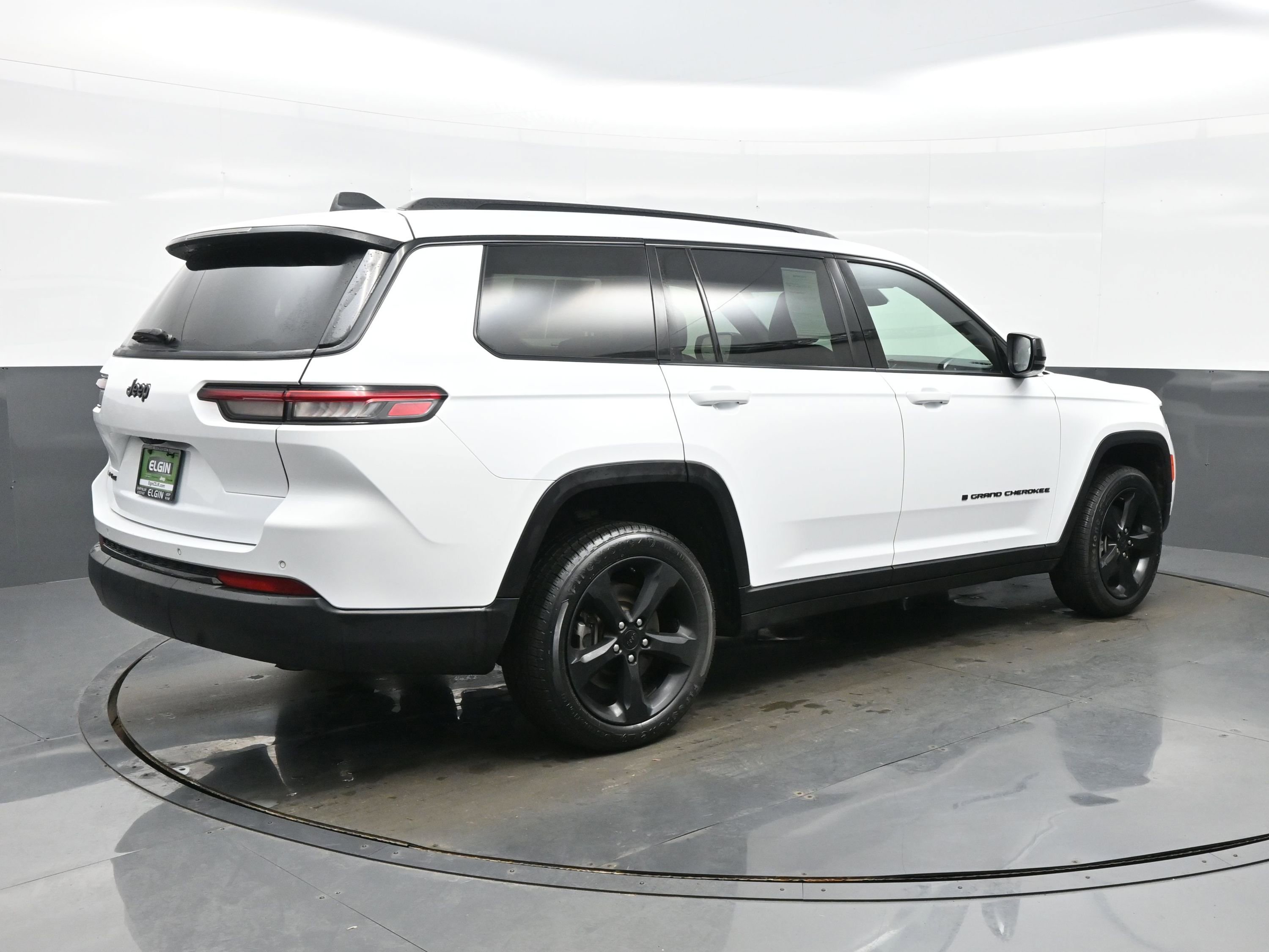 Used 2023 Jeep Grand Cherokee L Laredo image 6