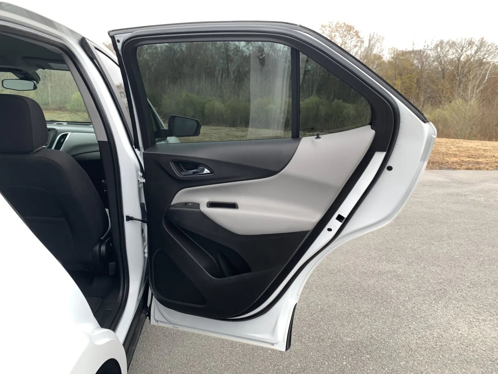 Used 2022 Chevrolet Equinox LS w/ Driver Confidence II Package image 29