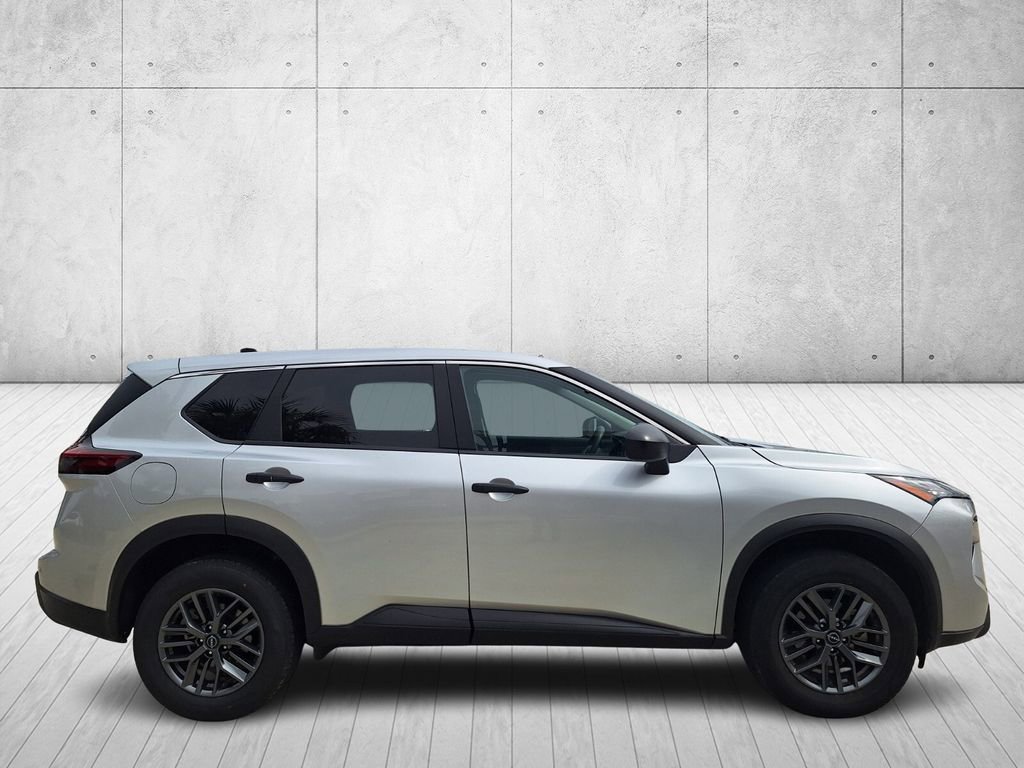Used 2024 Nissan Rogue S image 6