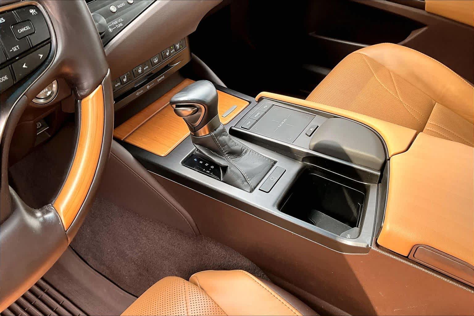 Used 2020 Lexus ES 350 w/ Luxury Package FWD image 18