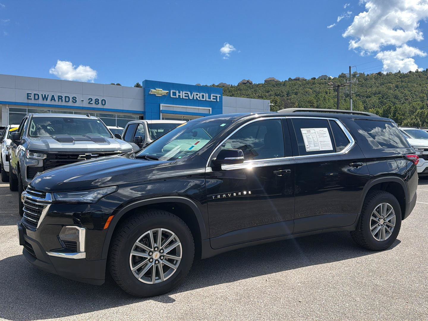 Used 2023 Chevrolet Traverse LT