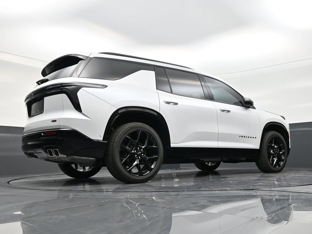 Used 2025 Chevrolet Traverse RS FWD image 25