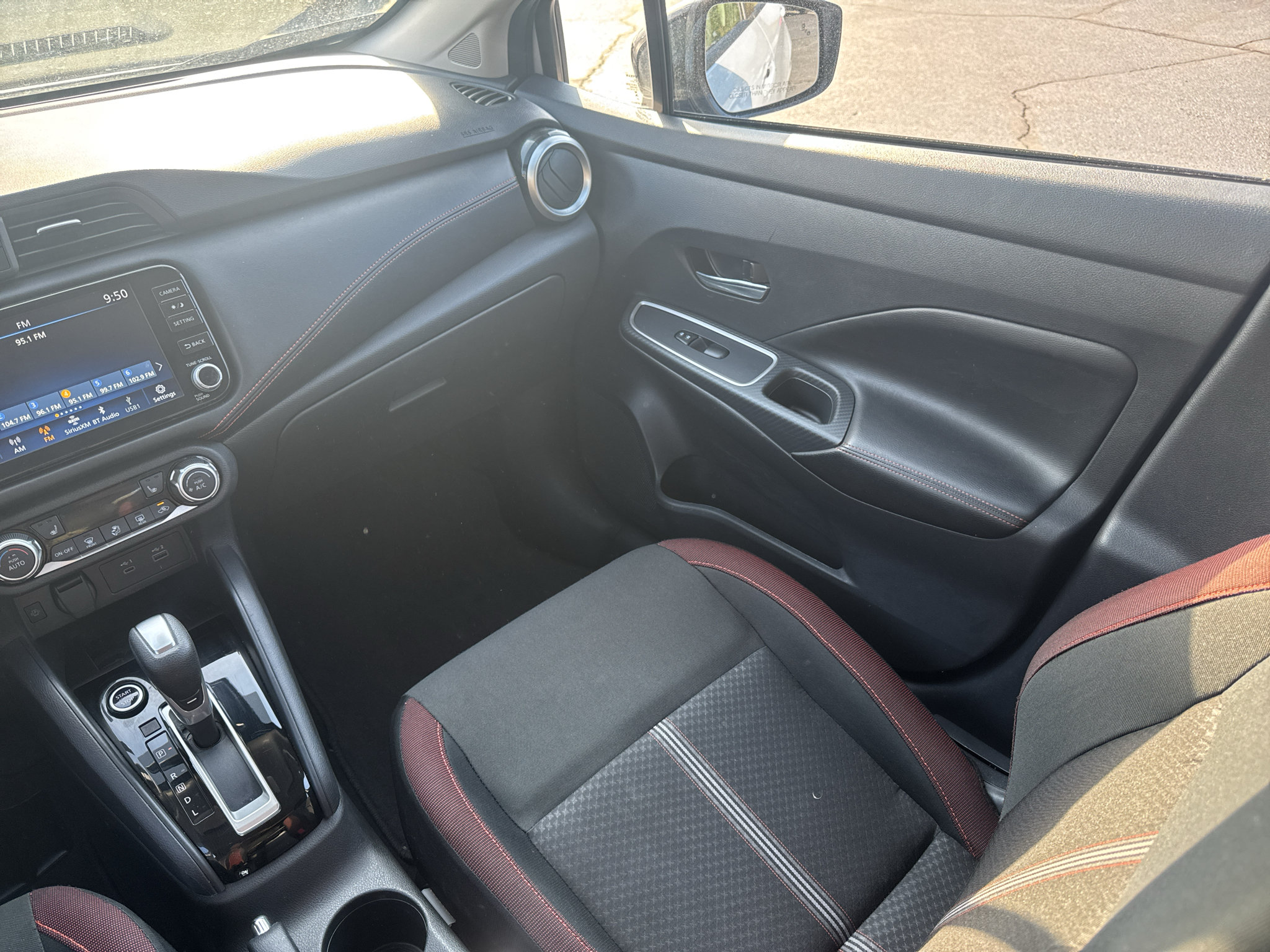 Used 2025 Nissan Versa SR FWD image 12