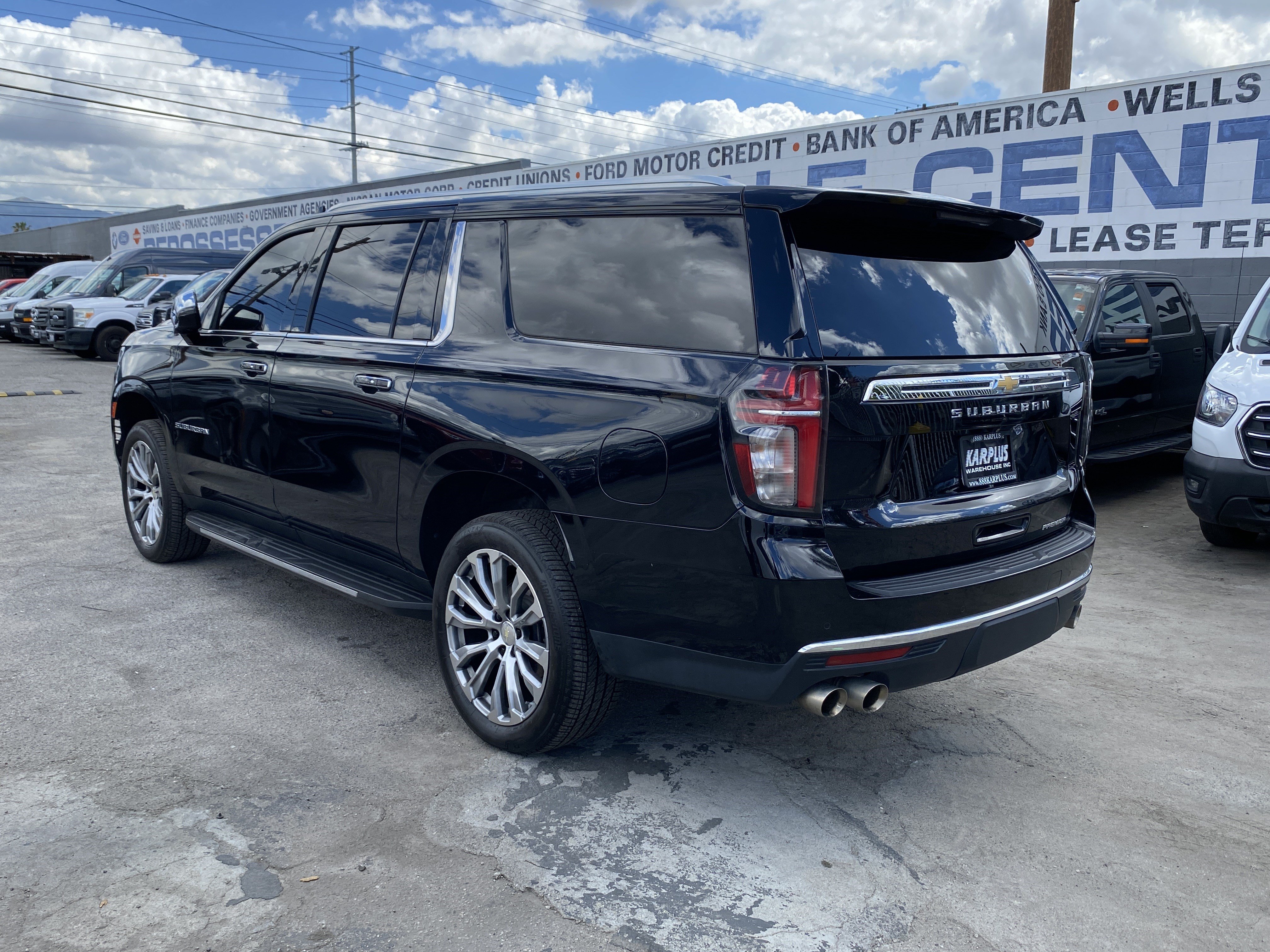 Used 2022 Chevrolet Suburban Premier w/ Max Trailering Package RWD image 9