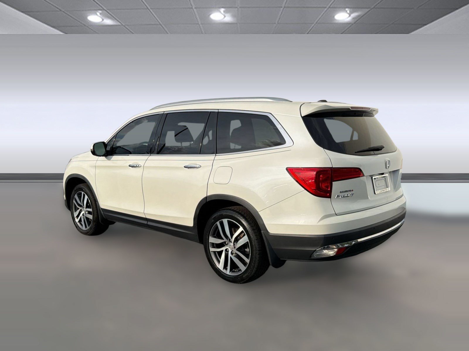 Used 2018 Honda Pilot Touring image 3