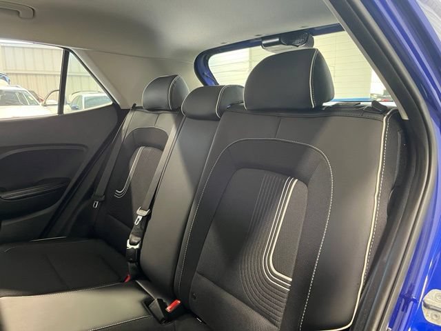 Used 2025 Hyundai Venue Limited FWD image 17